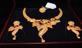 Best designer collection of gold necklace jewellery in Bhiwandi, Thane and Mumbai