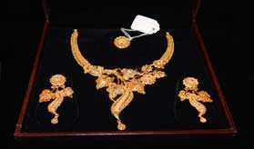 Best designer collection of gold necklace jewellery in Bhiwandi, Thane and Mumbai