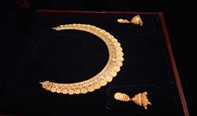 Best designer collection of gold necklace jewellery in Bhiwandi, Thane and Mumbai