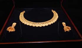 Best designer collection of gold necklace jewellery in Bhiwandi, Thane and Mumbai