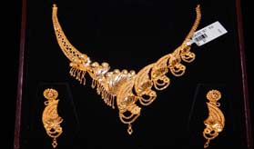 Best designer collection of gold necklace jewellery in Bhiwandi, Thane and Mumbai