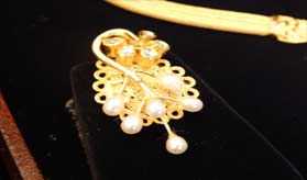 Best designer collection of gold necklace jewellery in Bhiwandi, Thane and Mumbai