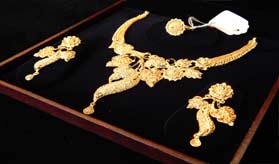 Best designer collection of gold necklace jewellery in Bhiwandi, Thane and Mumbai