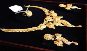Best designer collection of gold necklace jewellery in Bhiwandi, Thane and Mumbai
