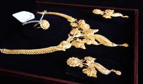 Best designer collection of gold necklace jewellery in Bhiwandi, Thane and Mumbai